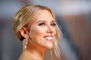 close up face of scarlett johansson smiling in 92nd annual academy awards 2020